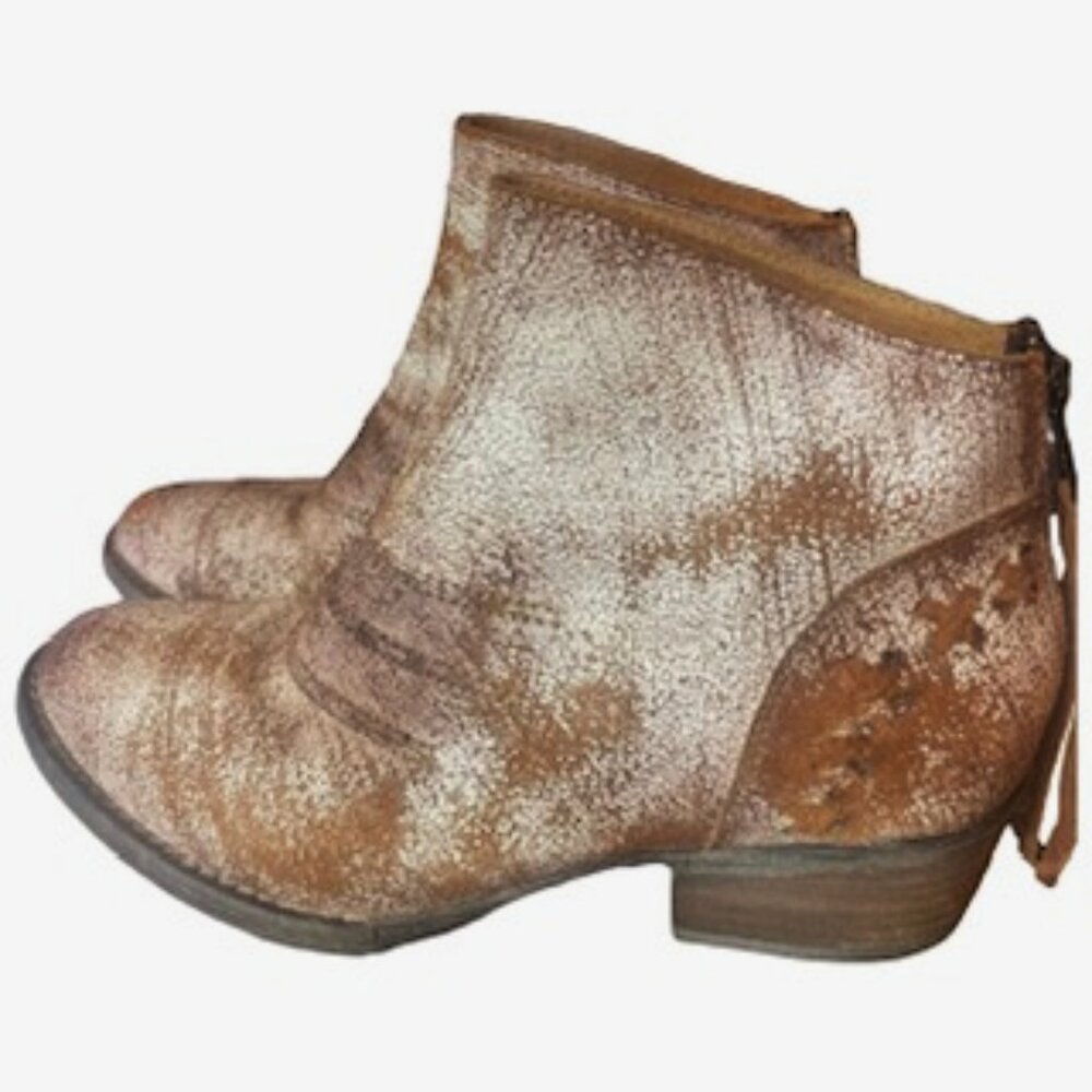 Circle G Distressed Tan & White Leather Ankle Booties